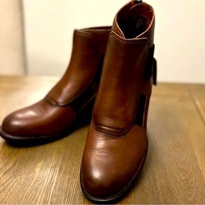 BOC Born Concepts Woman, Size 8 M  Tan Brown Back Zip Ankle Boots